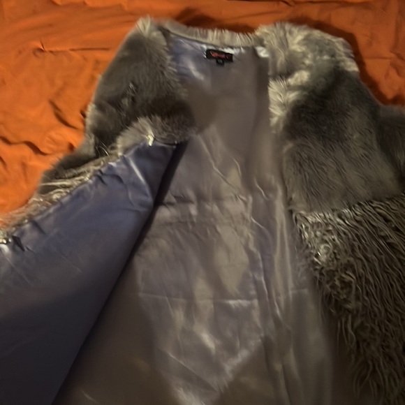 Furryvest- soft material acrylic “silk like” inside- ONE SIZE- big and COMFY - Picture 4 of 6